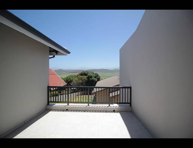 3 BEDROOM TOWNHOUSE FOR SALE IN FRAAIUITSIG